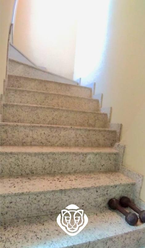 Escada de acesso a cobertura