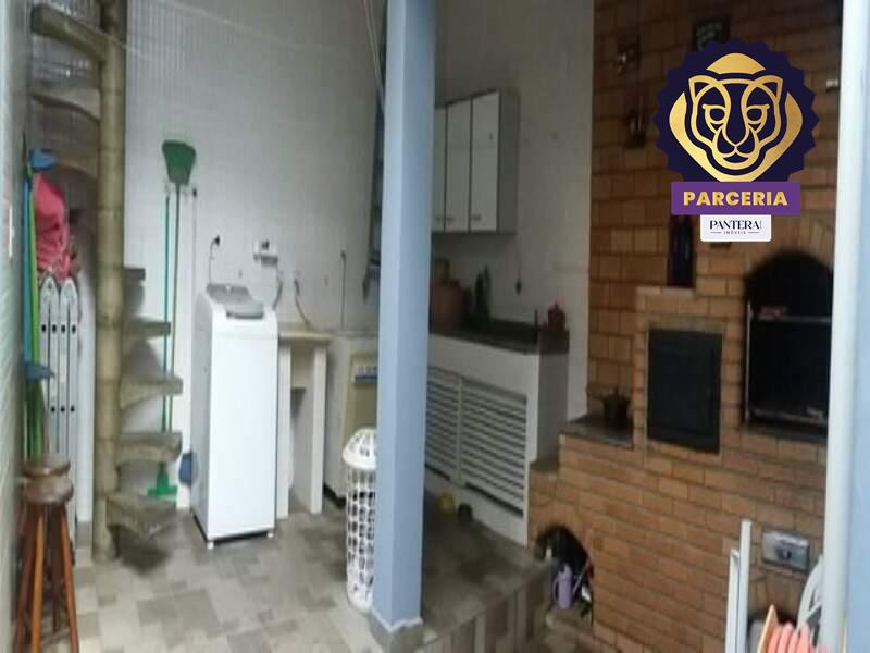 Quintal com churrasqueira