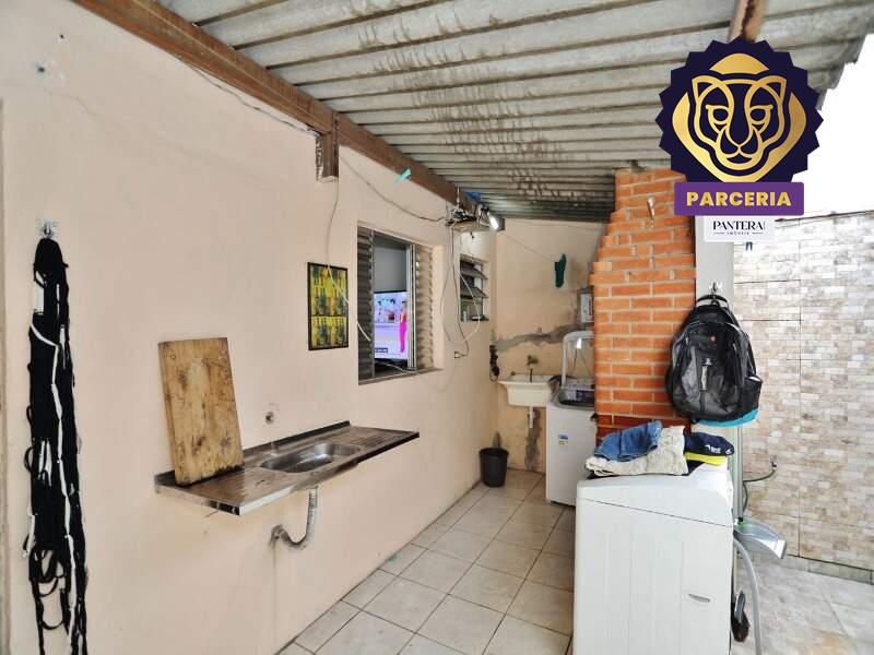 Quintal com churrasqueira