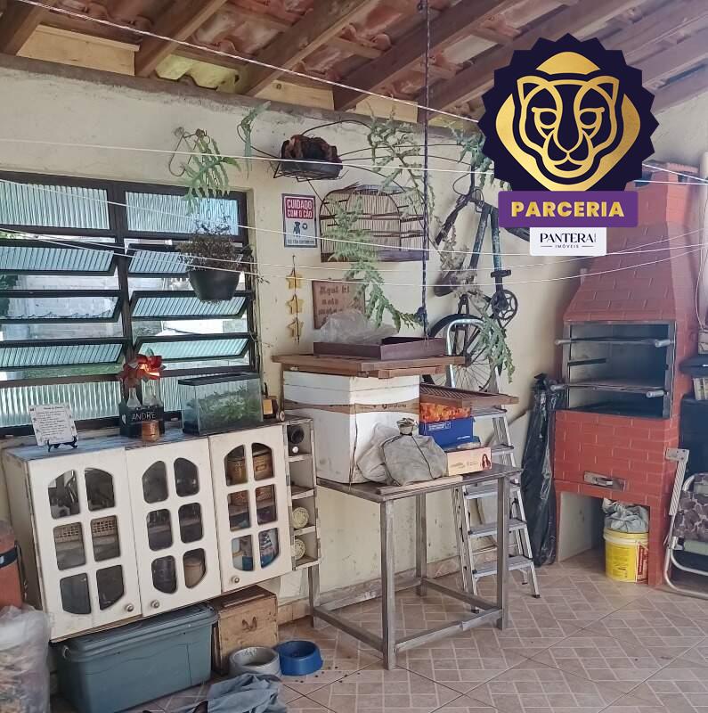 Quintal com churrasqueira