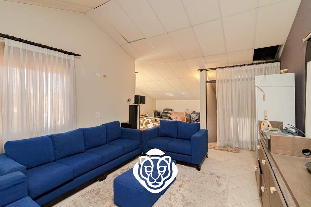 Sótão/Sala de cinema