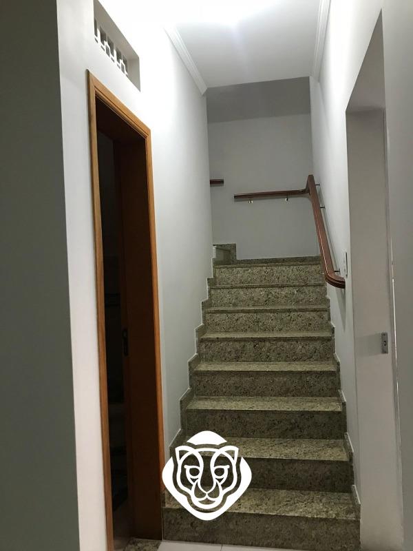 Escada de acesso aos dormitórios