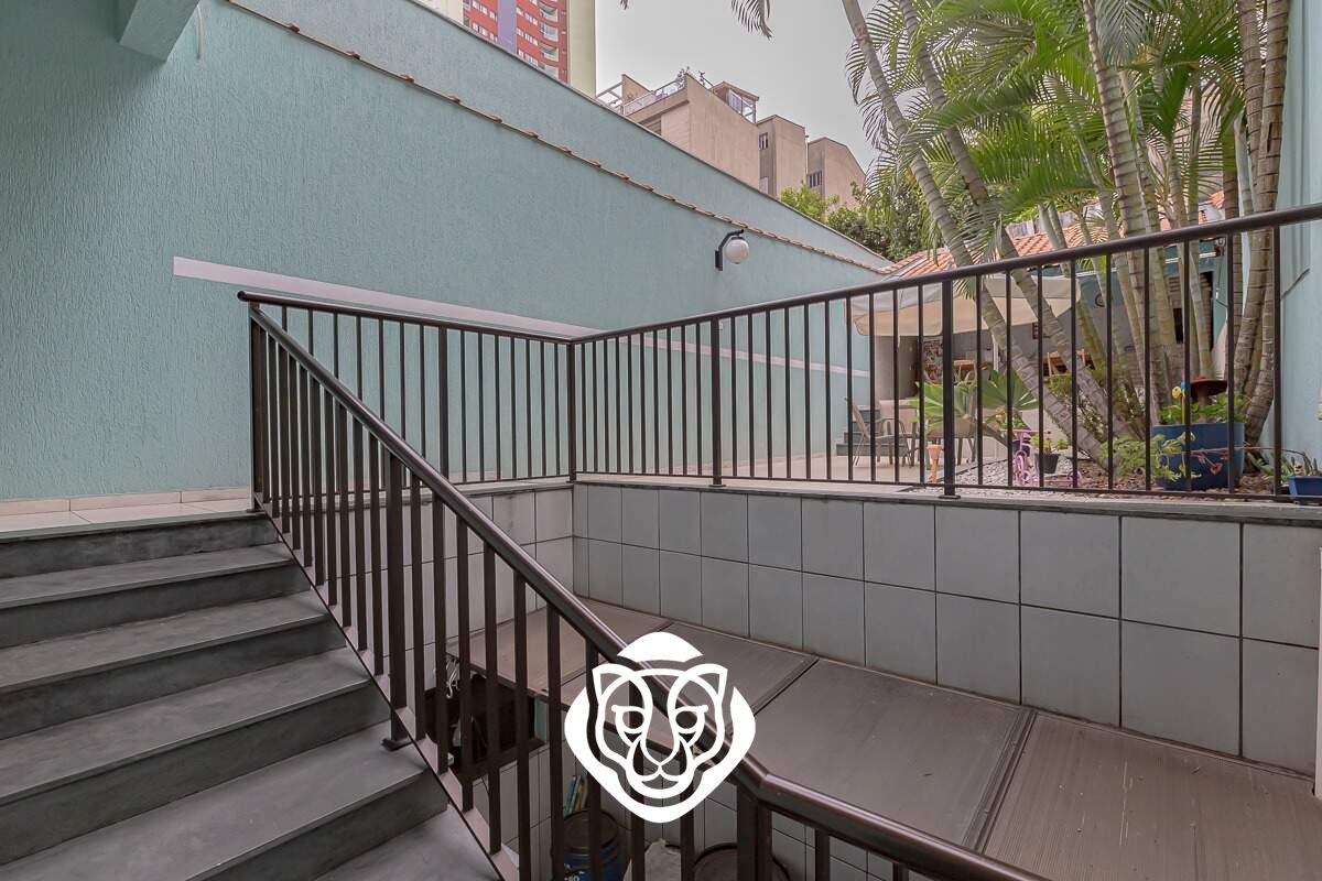 Acesso da garagem ao quintal