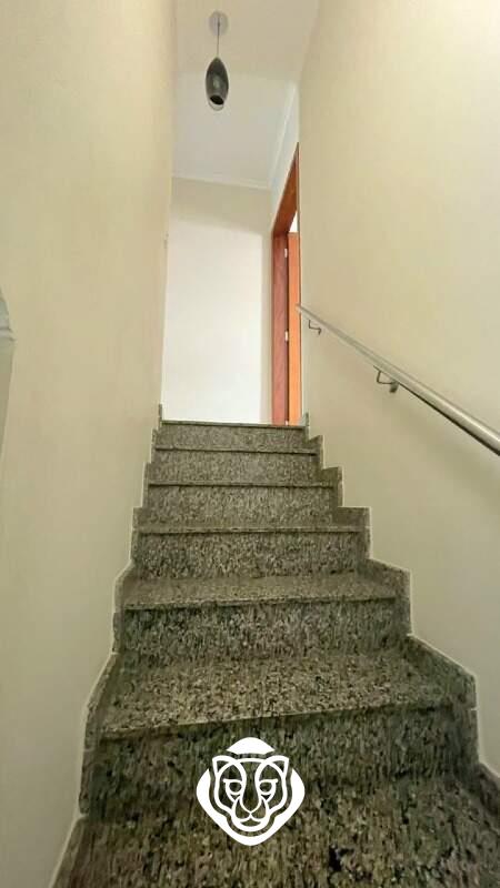 Escada de acesso aos dormitórios