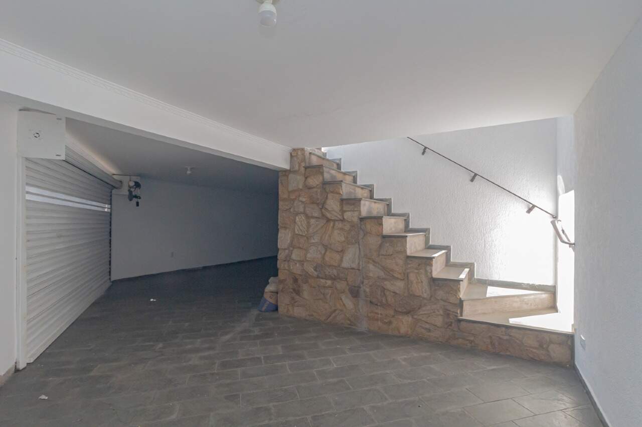 Garagem / Escada de acesso