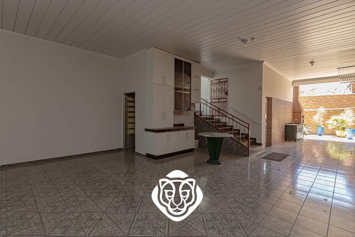 Garagem / Área de churrasqueira