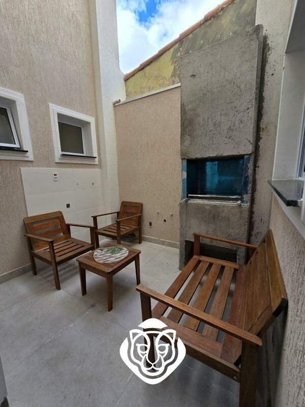 Quintal com churrasqueira