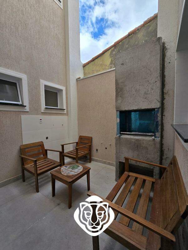 Quintal com churrasqueira 