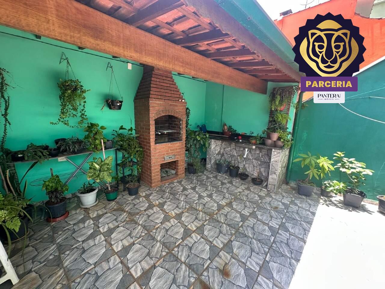 Quintal com churrasqueira