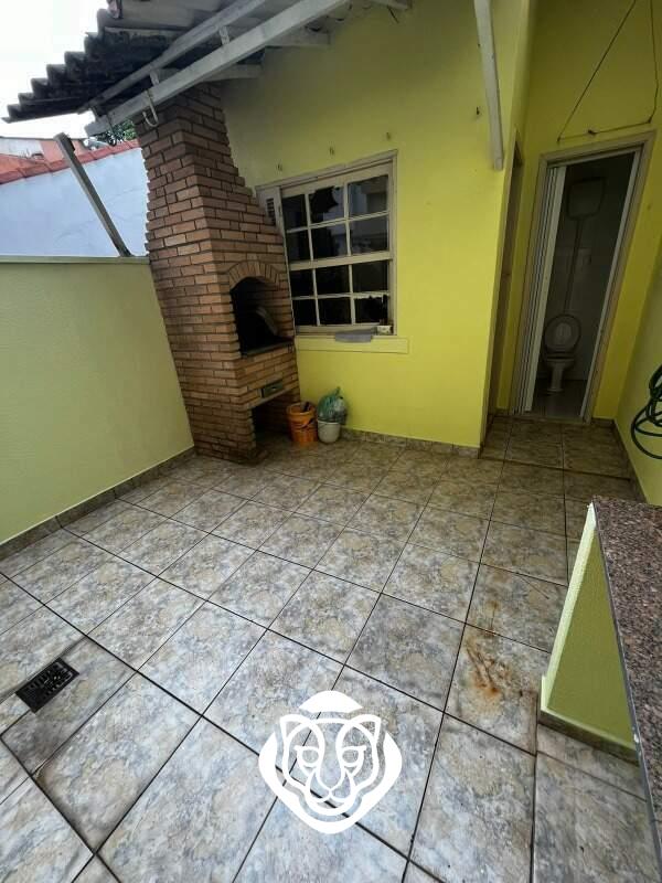 Quintal com Churrasqueira