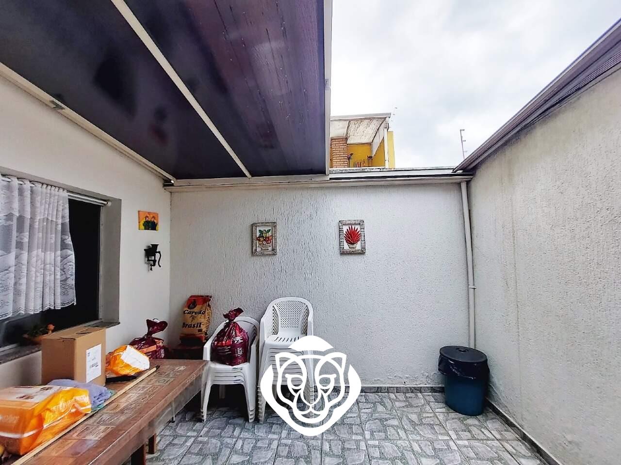 Quintal com churrasqueira