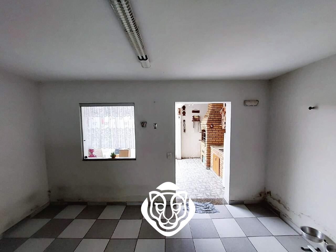 Quintal com churrasqueira