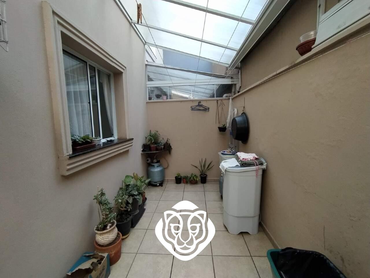 Quintal com teto retrátil