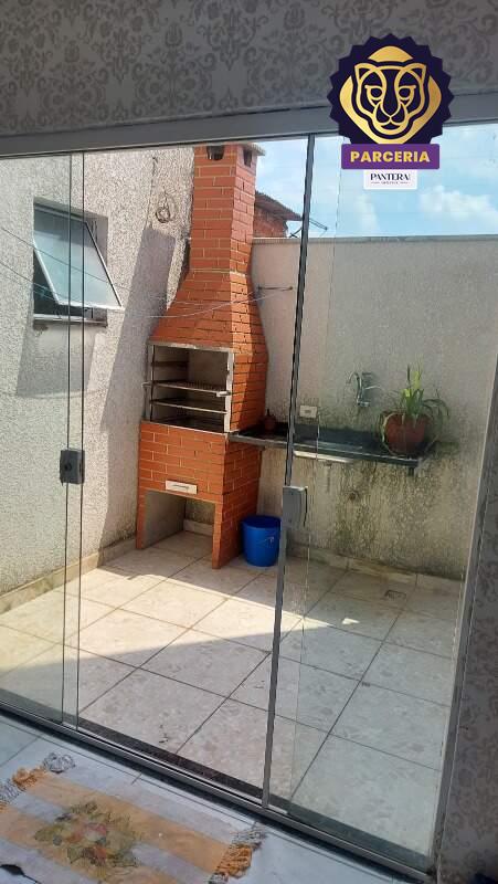 Área de serviço com churrasqueira