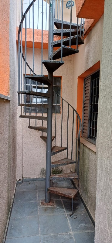 Escada de acesso área superior