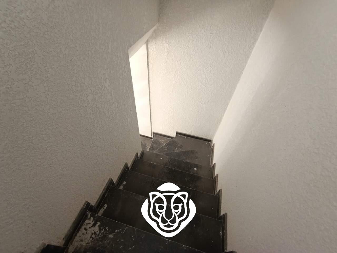 Escada de acesso à cobertura