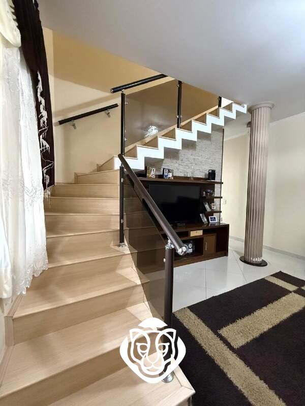 Escada de acesso dormitórios 