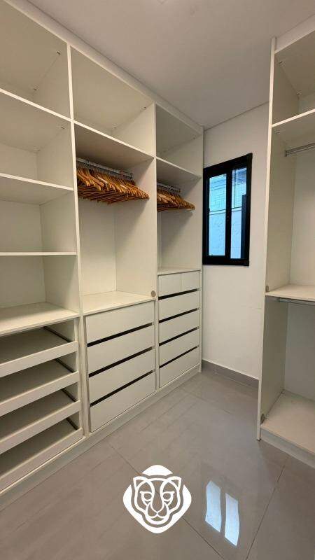Dormitório II / Closet