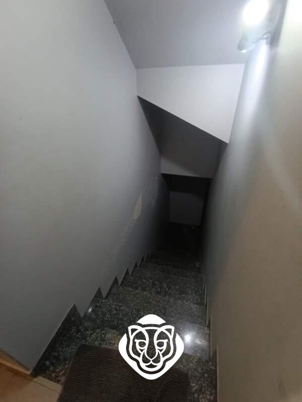 Escada para acesso à garagem