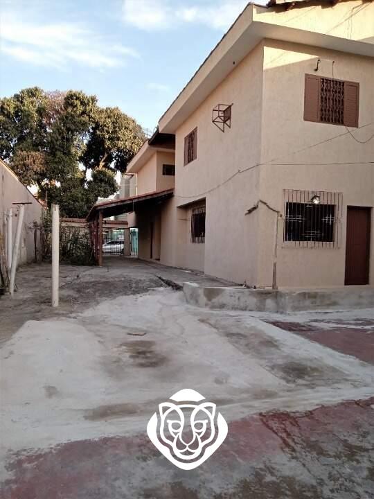 Garagem / Quintal Fundos - compartilhado