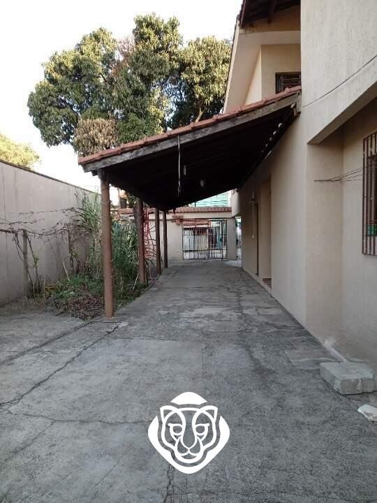 Garagem / Quintal Fundos - compartilhado