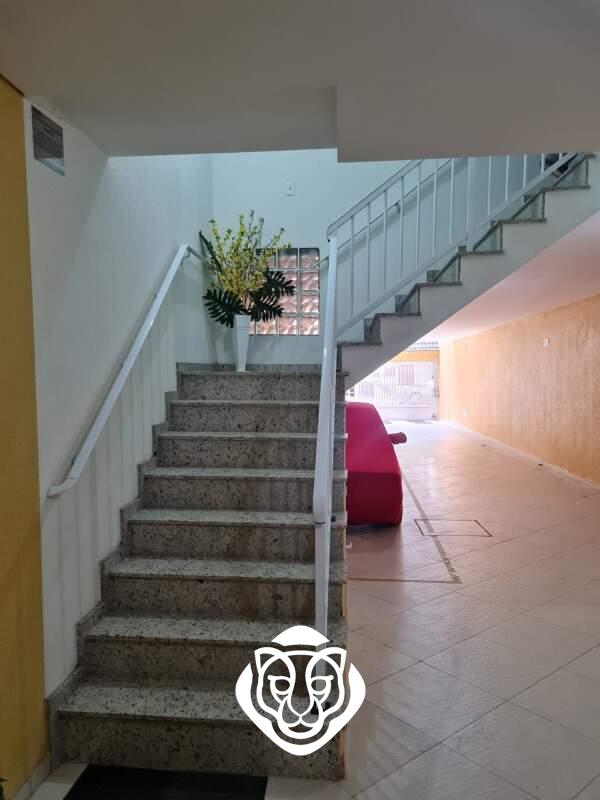 Escada de acesso aos Apartamentos