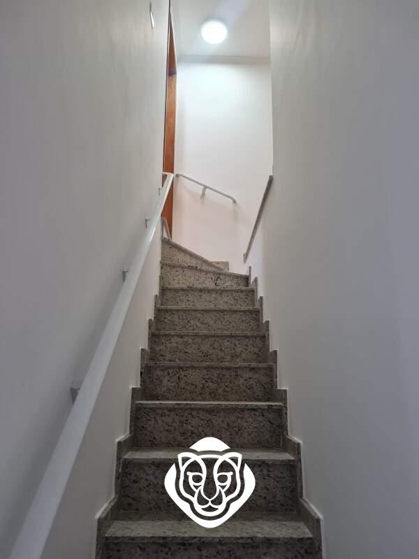 Escada de acesso a cobertura