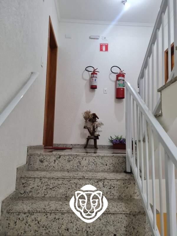 Escada de acesso aos Apartamentos