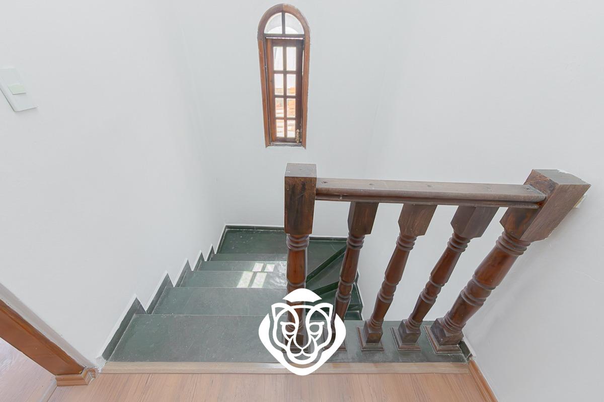 Acesso aos dormitórios casa fundos 