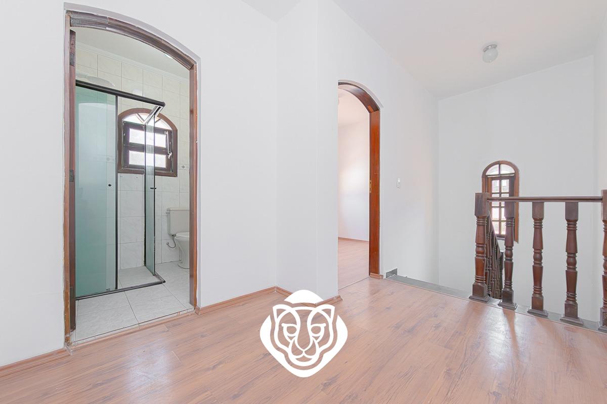 Acesso aos dormitórios casa fundos 