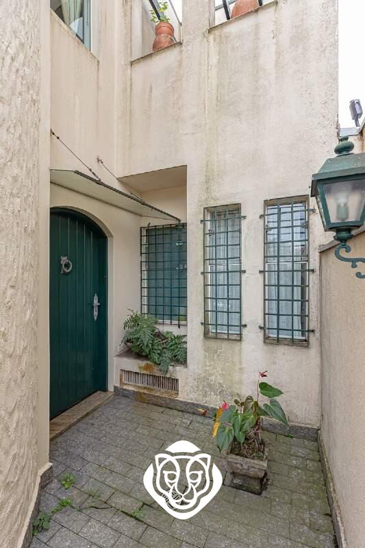 Acesso / Corredor lateral externo