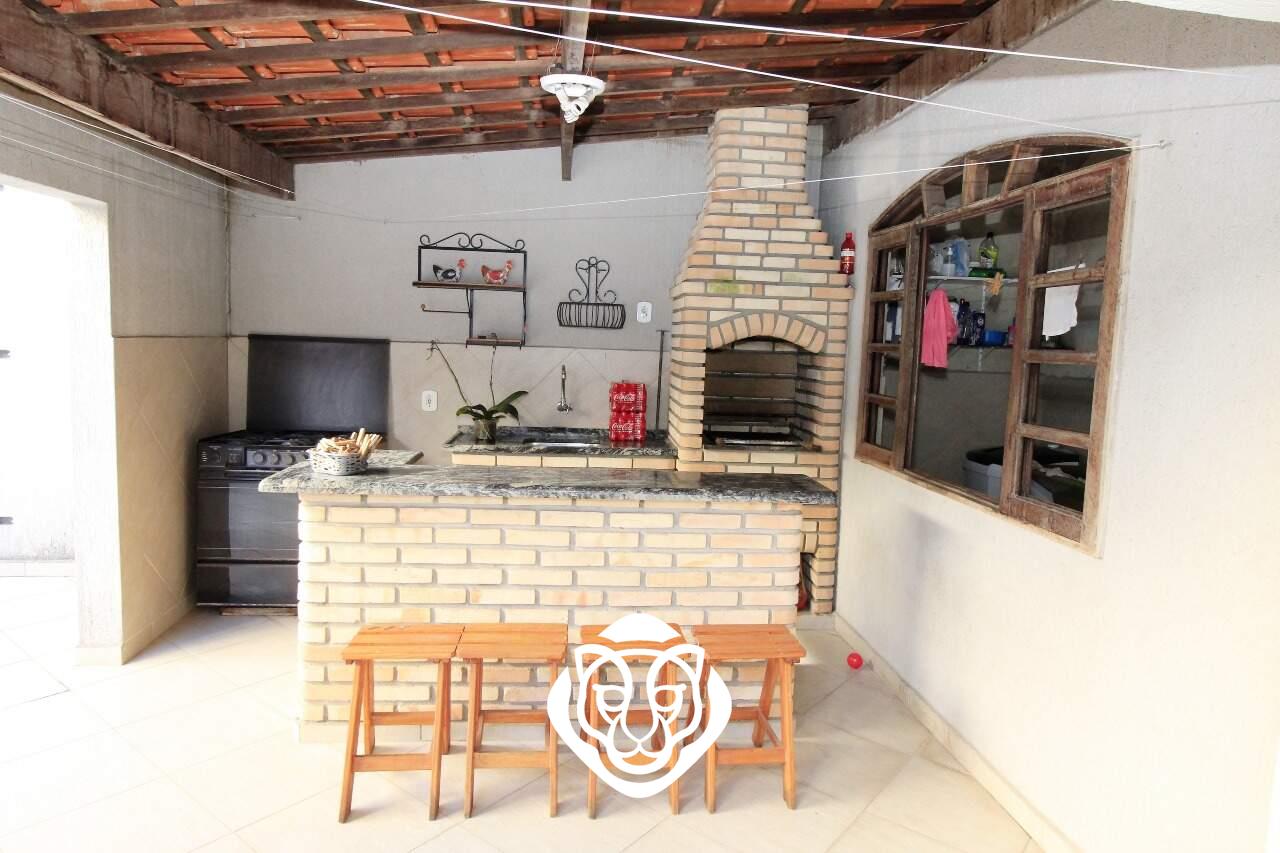 Quintal com churrasqueira 