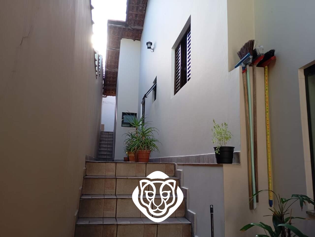 Escada para quintal fundos