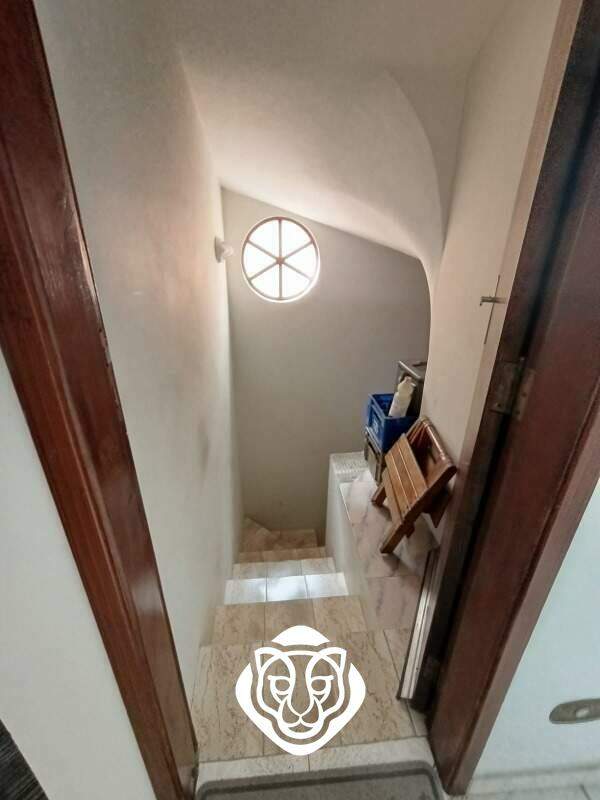 Escada de acesso à garagem