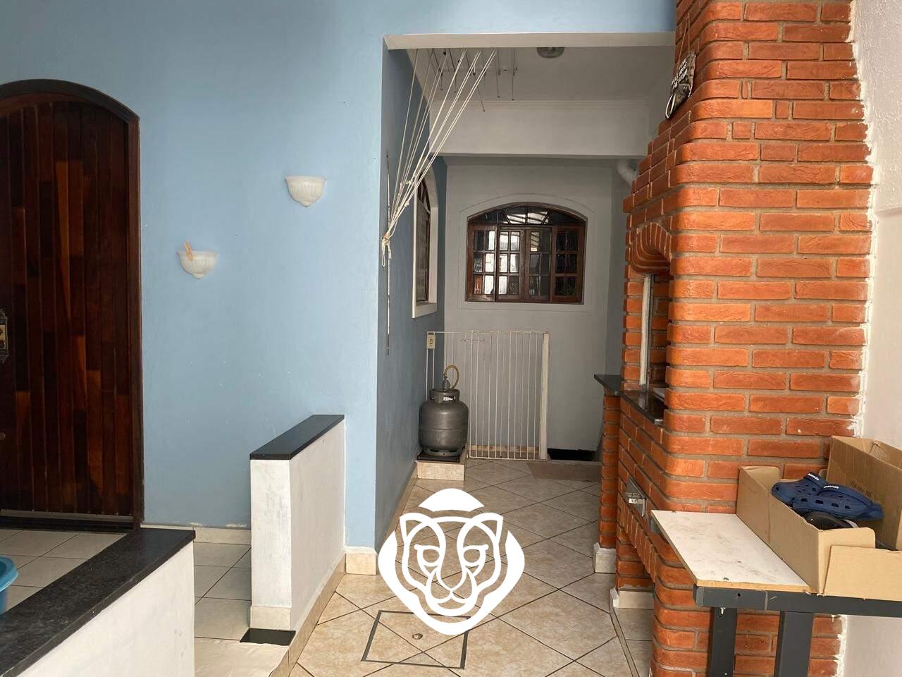 Área da churrasqueira casa dos fundos 