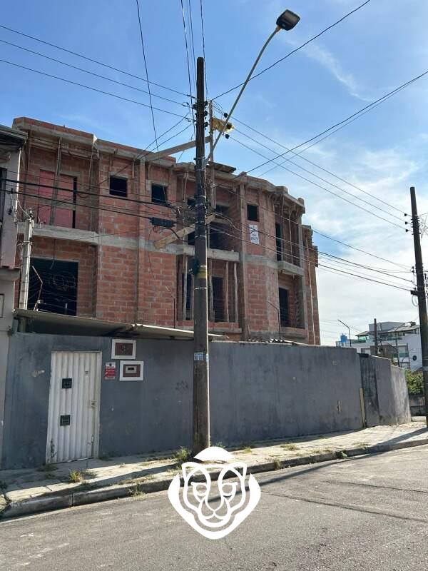 Fachada (prédio em obras)