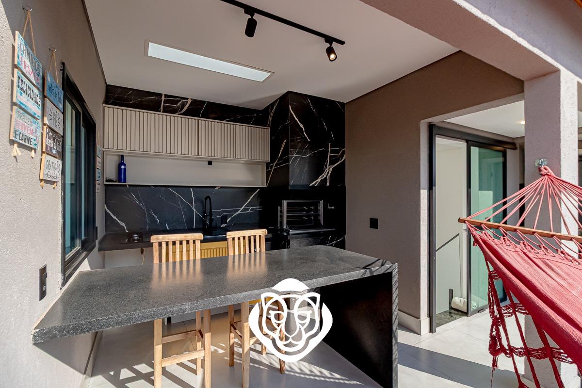 Área de churrasqueira / Cobertura