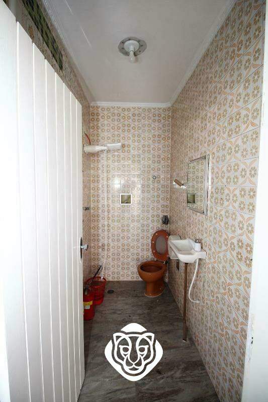 Área de serviço com banheiro