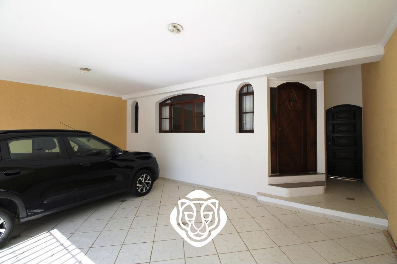 Vagas e entrada lateral 