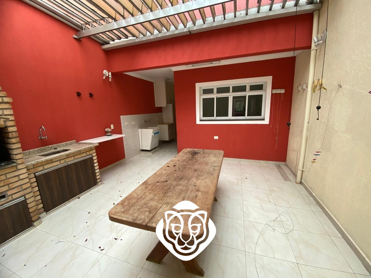 Quintal com churrasqueira 