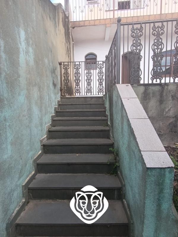 Escadas acesso edícula