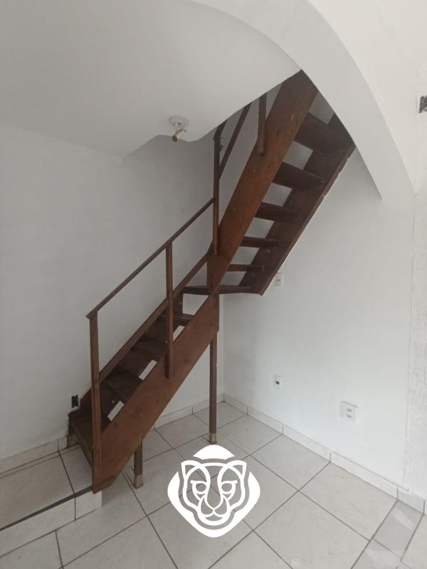 Escadas acesso dormitórios edícula