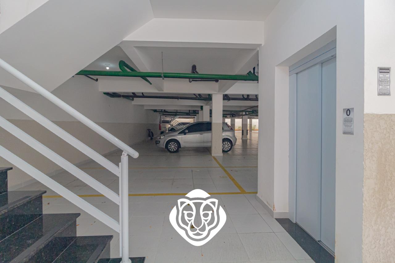 Escada de acesso / Elevador