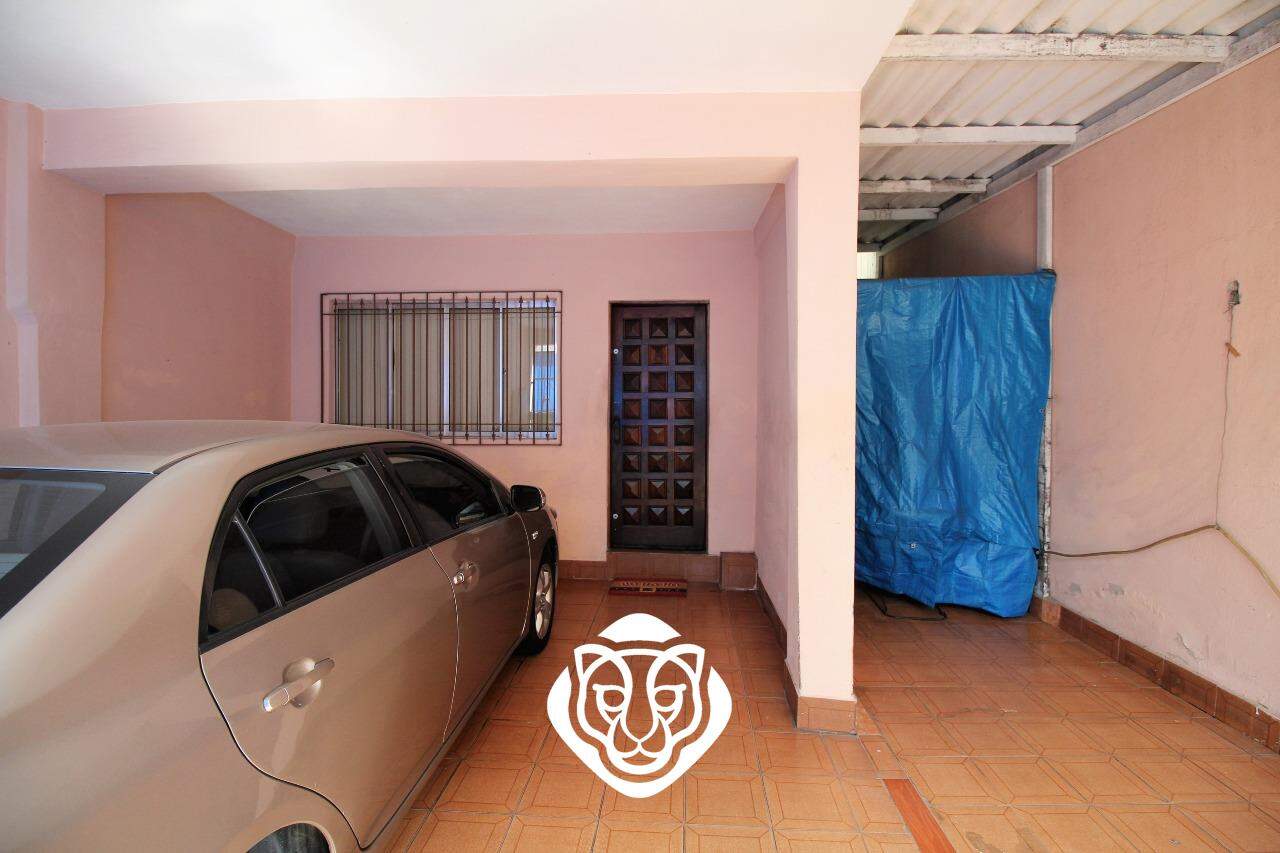 Vagas e entrada lateral