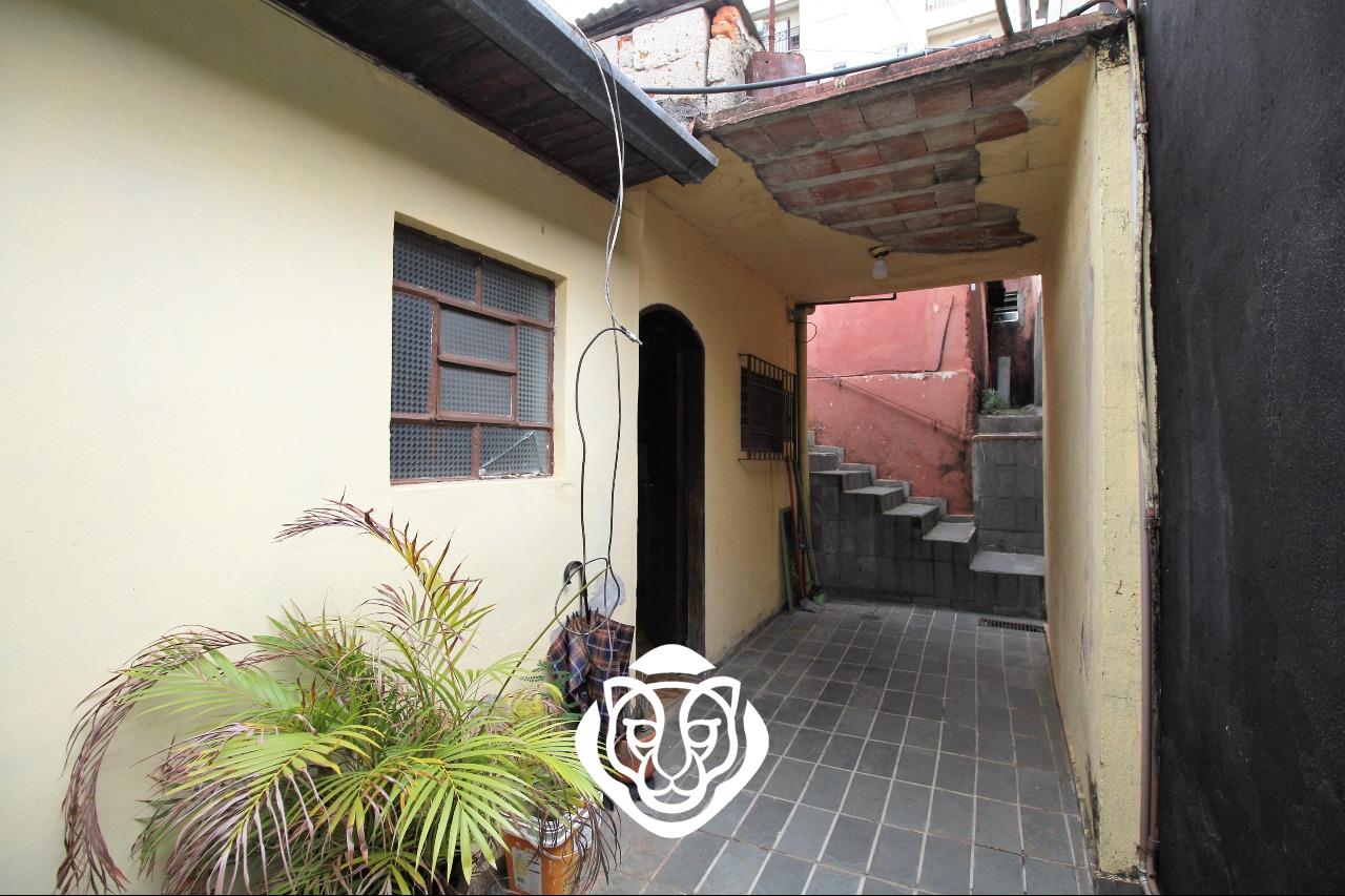 Entrada lateral fundos 