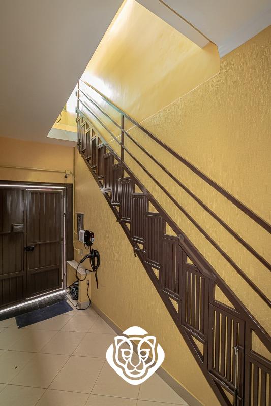 Acesso ao quintal  / Área de churrasqueira