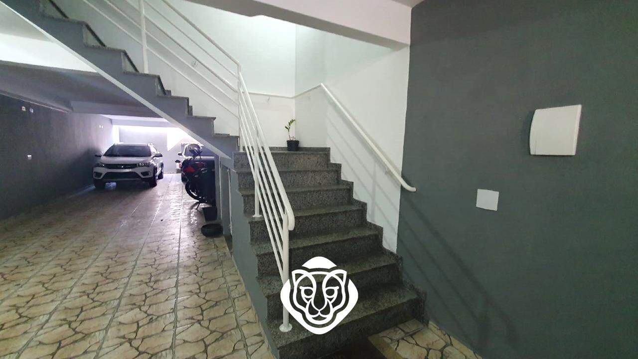 Escada de acesso ao apartamento