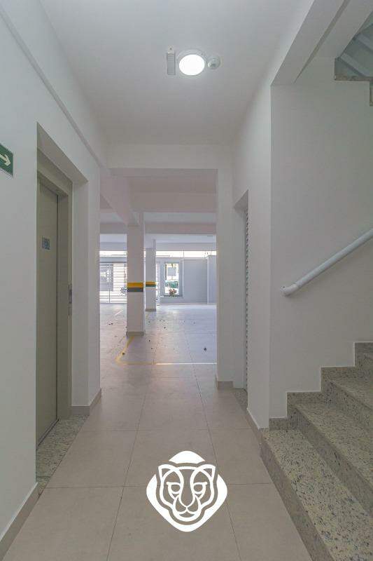 Elevador / Escada de acesso