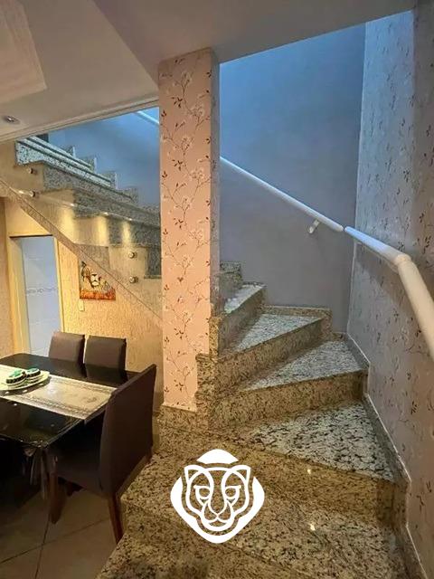 Escadas para os dormitórios