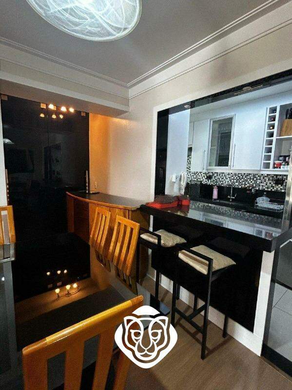 Sala de jantar e cozinha